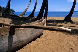 Archipel-des-Comores;-Baie;-Barques;-Cocotier;-France;-Kaleidos;-Kaleidos-images;-La-parole-à-limage;-Laurent-Abad;-Mayotte;-Mer;-Océan-Indien;-Pirogue-à-balancier;-Plage;-Stories-Pictures
